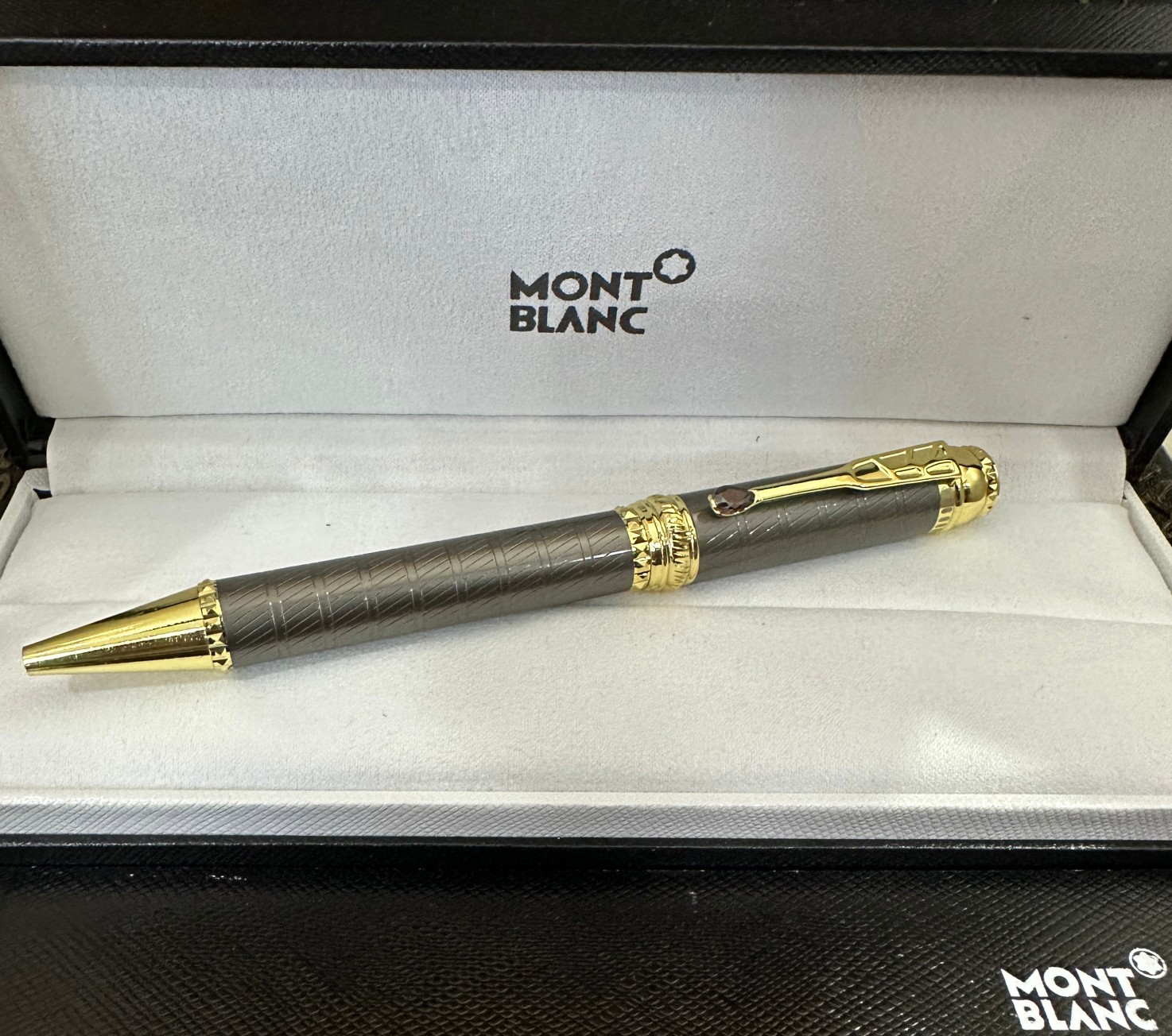 Replicas Montblanc Scipione Borghese Ballpoint Pen Gray & Gold